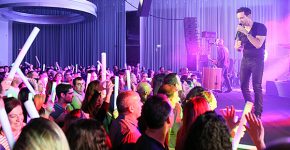 עברי לידר על הבמה