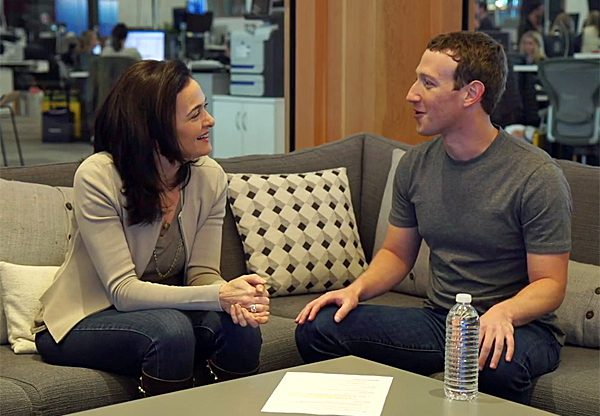 מארק צוקרברג ושריל סנדברג בשיחת סיכום השנה. צילום: פייסבוק