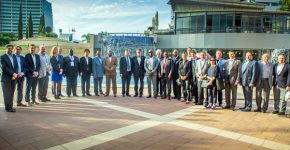 תמונה קבוצתית של ראשי הערים שהשתתפו בכנס