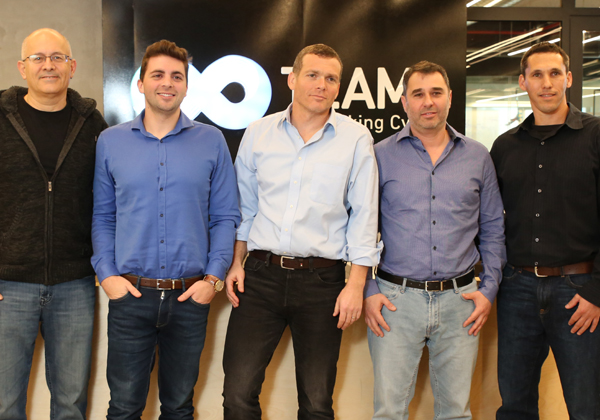 מימין לשמאל: איתי יגר, מנהל מרכז חדשנות הסייבר בישראל, Citigroup; ישראל גרימברג, נדב צפריר ולירן גרינברג, מייסדי Team8; ויורם יעקבי, מנכ''ל המו''פ של מיקרוסופט בישראל. צילום: קרן מזור