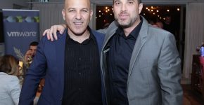 מימין: אורי ברגמן, מנכ"ל HPE ישראל; ונתי אמסטרדם, דירקטור VMware ישראל