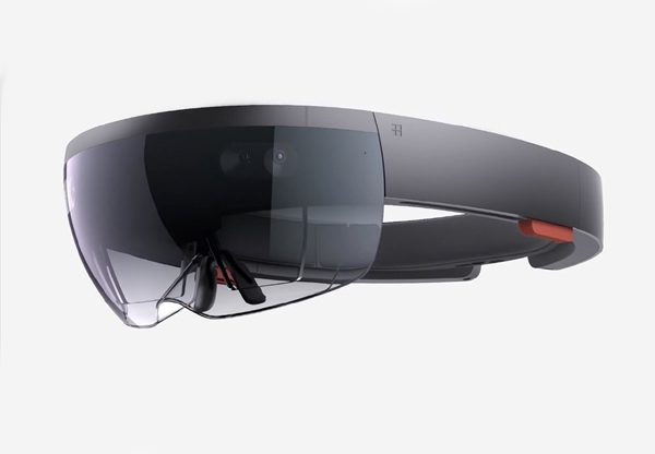 מתכוננים לדור שני. HoloLens. צילום: יח"צ