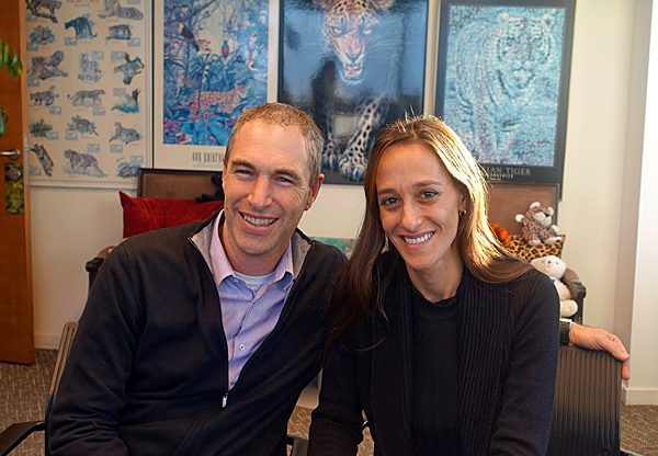 באו לבקר במאורת הנמר: קרין נצר, סמנכ"לית השיווק של געש תאורה, ודותן בוכסווילר, מנכ"ל החברה