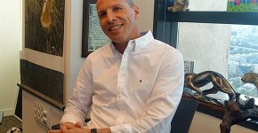 בא לבקר במאורת הנמר: חמי פקר, מנהל מרכז החדשנות של מוטורולה סולושנס בישראל
