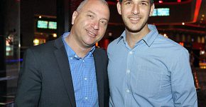 מימין: גבריאל מיטרני, מנהל לקוחות אסטרטגיים ב-HPE; וחנן אלטיף, מנהל שותפים אזורי ב-VMware. צילום: ניב קנטור