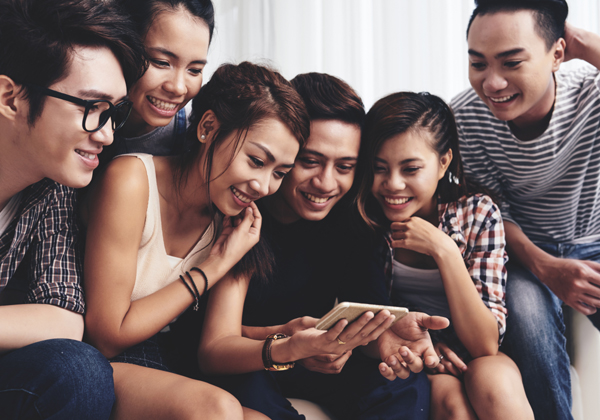 מי שצופה לבד - משעמם לו. אילוסטרציה: Dragon Images/BigStock