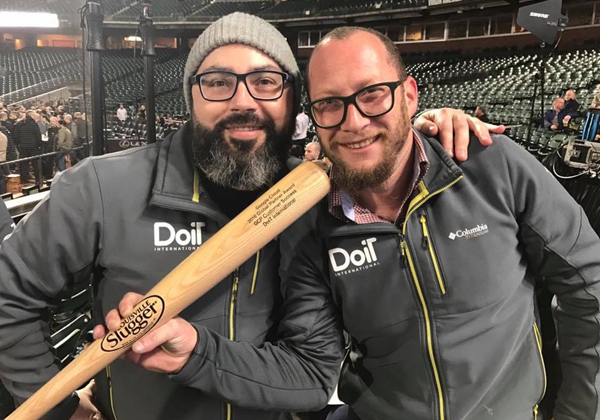 הזוכים בפרס ״שותף השנה״, יואב תוסייה-כהן, מנכ"ל DoiT International ו-ואדים סולוביי, CTO ומייסד החברה. צילום: יח"צ