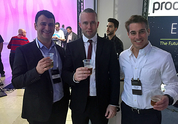 מימין: מיקי איטין, משנה למנכ"ל פרודוור ישראל; דיויד בראון, מוביל Dynamics באזור EMEA במיקרוסופט; ויוסי חיימוב, מנכ"ל פרודוור ישראל. צילום: יח"צ