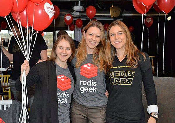 מימין: ליה זימלס, מיקי רוזן ואסיה פוניאק. צילום: גלעד הירשל