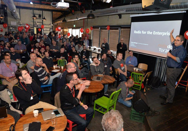 הרצאות על הנושאים המעניינים בעולם הטכנולוגי - באירוע של רדיס לאבס. צילום: גלעד הירשל