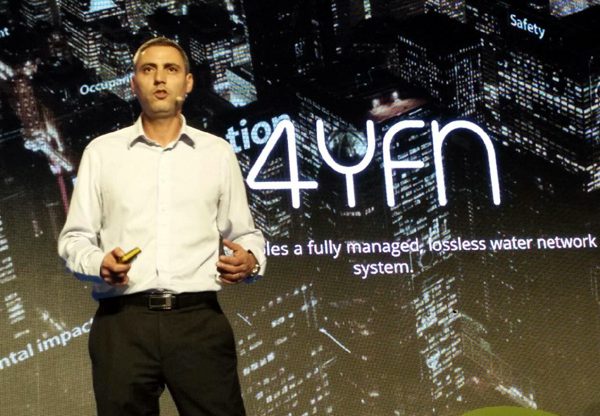 אסף שאלתיאל, מייסד ומנכ"ל SmarTap, מרצה בתערוכה בברצלונה. צילום: יח"צ