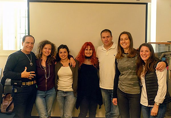 מימין: יפעת ליסק עובדת סוציאלית, מנהלת פיתוח משאבים בעמותת אח בוגר אחות בוגרת ישראל; דניאל אבירם-מזר, מנהלת סניף אור יהודה; רועי פלפל, מנכ"ל; רינה שמואלי, מנהלת שותפויות; הדר בללי, מנהלת סניף עכו; מאיה בן-כהן, עובדת סוציאלית, מנהלת סניפי כרמיאל וחיפה; ופלי הנמר