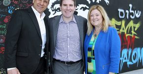 מימין: ג'וי קינג, מנהלת השיווק של וורטיקה העולמית; קולין מאהוני, מנכ"ל וורטיקה; ואילן נמני, מנהל איזור RCEE&I בוורטיקה. צילום: ניב קנטור