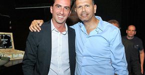 מימין: יגאל פדאל, מנמ״ר תעשיות נשר; ואלי שקד, מנכ"ל VMware ישראל. צילום: ניב קנטור