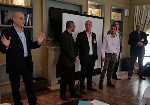 משמאל לימין: שריג צור, מנכ"ל ווי אנקור; אייל דאלי, מנהל פעילות HPE Security בישראל; אריאל סלפטר, מנהל חטיבת התוכנה של HPE בישראל; עמי סויסה, מנהל טכני ב-HPE Security. צילום: יח"צ