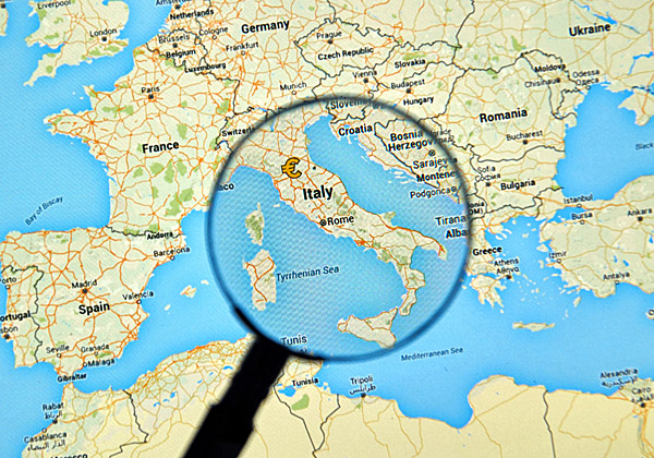 הרשויות בארץ המגף פועלות נגד ענקית החיפוש. אילוסטרציה: Dennizn, BigStock