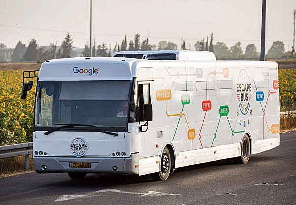 אוטובוס הבריחה של גוגל. צילום: תומר פולטין
