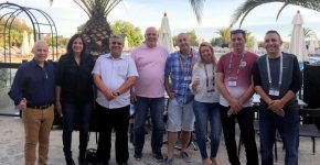 יוסי כץ מאמת מיחשוב; צביקה קולב מ-תים; יעל רובינשטיין מאמת מיחשוב; אלון נבון מ-QSC; אודי קפון מאינפורמט; יוסי כהן, מנכ"ל CMS; רותי אביאל, מנהלת השותפים של וריטאס ישראל; וחררדו רודניק מ-תים. צילום: יח"צ