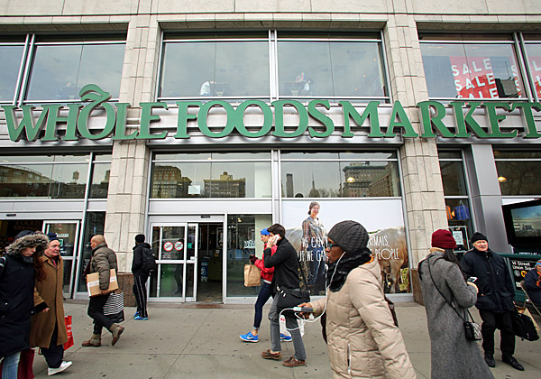 עכשיו היא של אמזון. סניף של הול פודס מרקט בניו-יורק. צילום: NorthfotoBP, BigStock