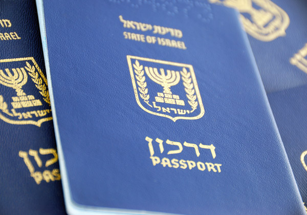 התעודות - חכמות, ההתנהלות סביבן - טפשית. צילום: AG Photos, BigStock