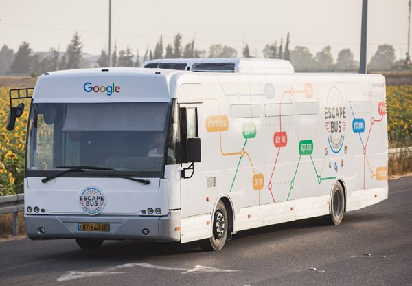 אוטובוס הבריחה של גוגל. צילום: תומר פולטין