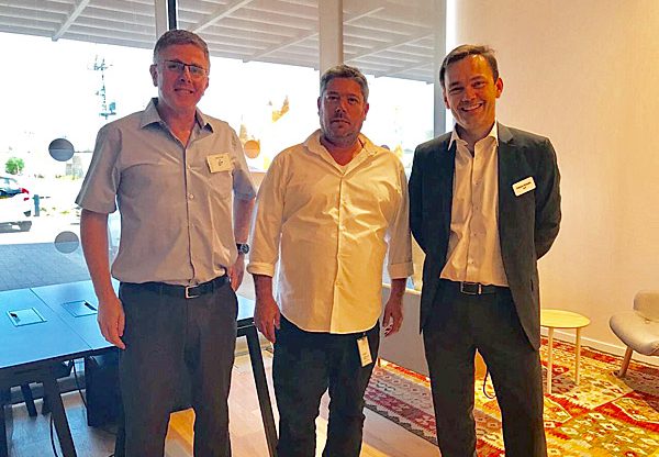 מימין: פאבריק גראודין, סמנכ"ל המרכז הגלובלי של סאפ למצוינות ופיתוח עסקי עבור דיווחים, אחידות, ותכנון פתרונות; יובל דנוביץ', מנהל תחום הפתרונות לעולם הכספים בסאפ ישראל; ושמוליק קופר, דירקטור מחלקת שיפור ביצועים בקבוצת הייעוץ EY ישראל. צילום: יח"צ