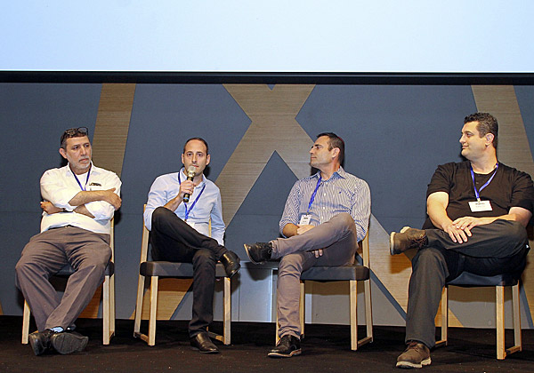 משתתפי הפאנל. מימין: גל לייבוביץ', מנהל ה-BI של לובינסקי; איתי זימן, סמנכ"ל הטכנולוגיות של ברינקס; גיא רם, מנהל מחלקת פיתוח מערכות עסקיות ו-Big Data ב-Cal; ואבשלום חודפי, מנהל הטכנולוגיות הראשי של דואר ישראל. צילום: ניב קנטור