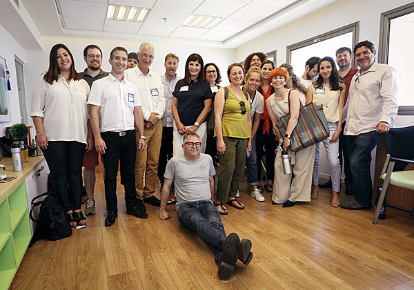 נציגי היי סנטר ונצ'רס, TechCruch והיזמים במפגש. במרכז: יעל מיטלמן, מנכ"לית היי סנטר ונצ'רס. צילום: מיכה בריקמן