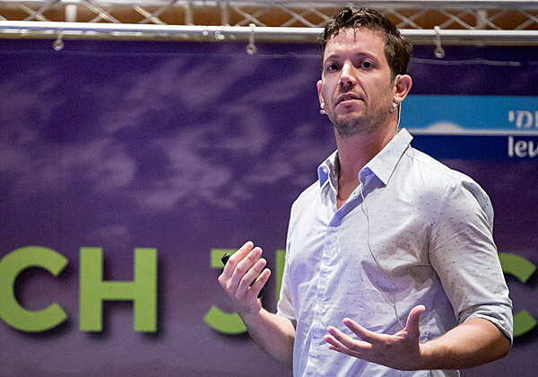 אור צמח, מומחה לפתרונות טכנולוגיים במיקרוסופט ישראל. צילום: תומר פולטין