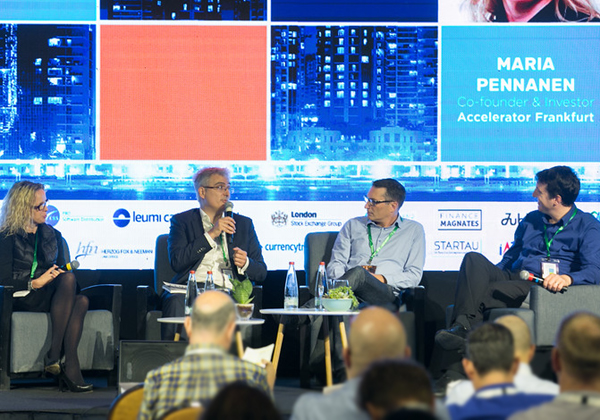 מימין לשמאל: דוראל בליץ, ראש תחום הפינטק ב- KPMG; עופר קויפמן, מנהל תחום חדשנות בלאומי קארד; לורן נזרי, מנכ"ל Paris FinTech; ומריה פנאנן, מייסדת ומשקיעה ב- Accelerator Frankfurt. צילום: איל גזיאל