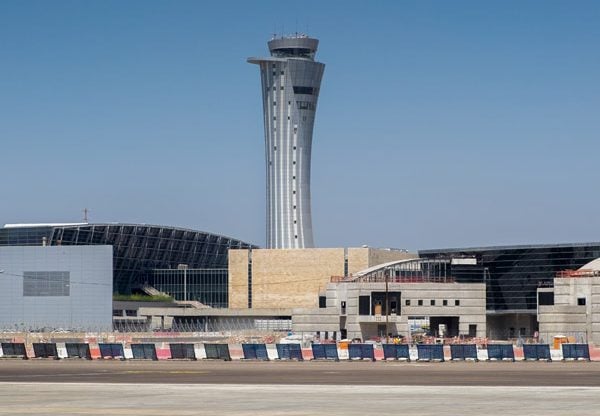 הטכנולוגיה משחקת תפקיד חשוב גם במגדל הפיקוח של נמל התעופה בן גוריון. צילום אילוסטרציה: ואדים ל., BigStock