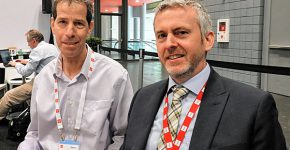 משמאל: גיל פישל, מנהל מוצר M3 באינטנטיה ישראל, עם אנדרו דלזיאל, המנהל הגלובלי של המוצר