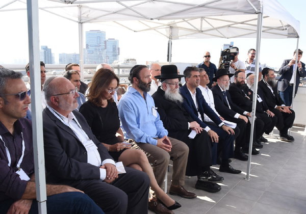 צופים אל העתיד. מרפסת מיזם BTC. צילום: משה גולדשטיין