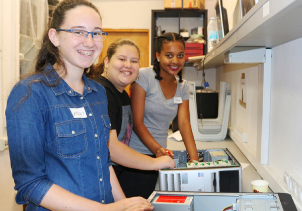 רואים את העתיד. קורס TechSummer. צילום: יח"צ