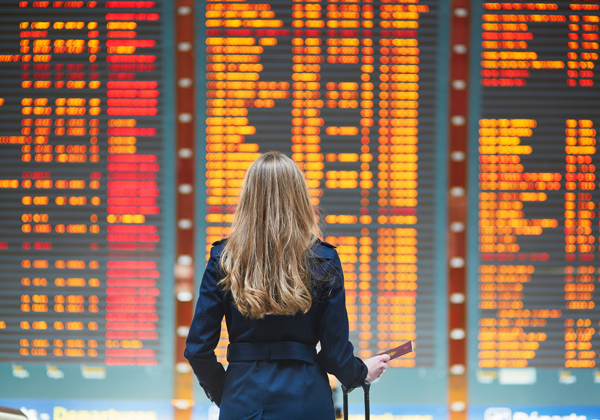 לפני שעולים למטוס כדאי לקנות איזה גאדג'ט. צילום: encrier/BigStock