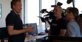 קונאן אובריאן עם יובל פג׳ שמואלביץ׳, מנהל בכיר ועובד Waze הראשון, וגיא ברקוביץ', מנהל הפיתוח והתפעול של החברה. צילום: יח"צ