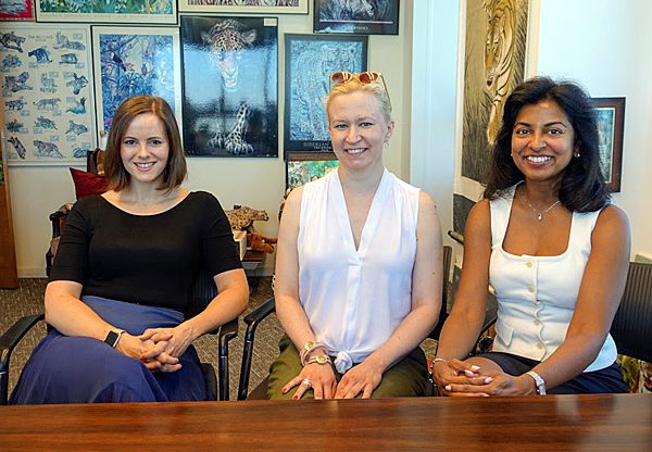 באו לבקר במאורת הנמר: צוות NVIDIA. מימין - רשמי אמרנת', מנהלת השיווק האזורית; אמיליה וג'ואנסו, מנהלת אזורית; ובי לונגוורת', מנהלת יחסי ציבור, ארגונים ואוטובמוטיב לאזור EMEA והודו