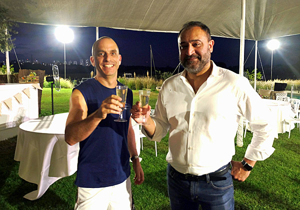 מימין: עומר ג'ווייאד, בכיר ב-Vonage, ושגיא דודאי, מנכ"ל הזרוע הישראלית של החברה. צילום: יח"צ