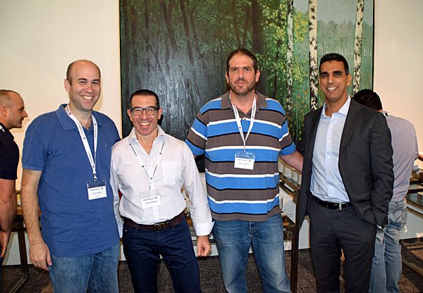 מימין: שי נוני, מנכ"ל קומוולט ישראל; עודד שחף, DNA IT; ליאור גרמן, Territory account manager בקומוולט; ואלעד רוזן מ-DNA IT. צילום: יח"צ