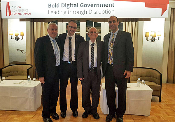 מימין: רביד שמואלי, מנמ"ר רשות מקרקעי ישראל; ד"ר נחמן אורון, יועץ אסטרטגי בכיר לממשלה ונשיא כבוד של ICA; שחר ברכה, סגן בכיר לראש התקשוב הממשלתי; ושמעון ברונר, מנמ"ר משרד הכלכלה ונציג ICA בישראל