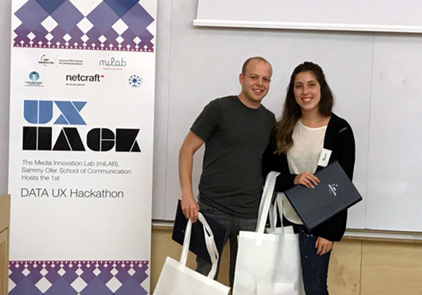 נציגי הזוכים במקומות הראשון והשני בהאקתון. צילום: מיה מאירי טל