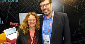 מימין: גלעד רבינוביץ', יועץ בכיר למרכז השלטון המקומי, בביתן ישראל דיגיטלית עם לימור נבון, מייסדת ושותפה ב-Hoop. צילום: פלי הנמר