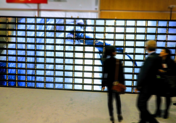 קיר פסיפס האנימציה הגדול בעולם ממחשבי טבלט. צילום: פלי הנמר