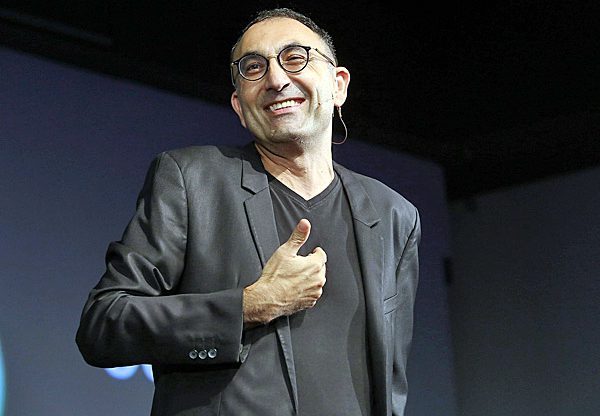 ישראל קטורזה מצחיק את המשתתפים. צילום: ניב קנטור