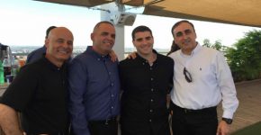 משמאל לימין: רונן בן גיגי, מנהל שותפים אזורי ב-HPE; שלום דיין, סמנכ"ל מכירות בחטיבת One1 שילוב מערכות; מאור סאוברון, מנהל טכנולוגיות גלובלי ושירותי ווינדוס באמדוקס; ויגאל ג'ורג'י מ-One1. צילום: יח"צ