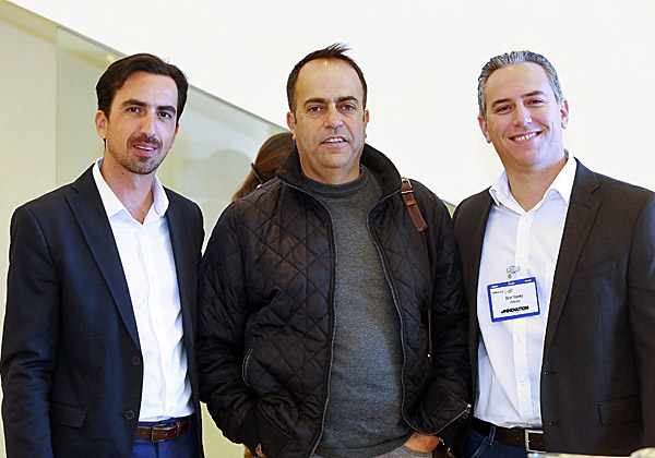 בתמונה: דרור ינקו, מנהל מכירות אזורי NSX ב-VMware ישראל; יוסי דהן, מנהל תשתיות גלובלי באבן קיסר; ואלי שקד, מנהל פעילות VMware ישראל. צילום: ניב קנטור