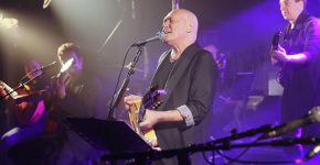 שלומי שבת בהופעה. צילום: ניב קנטור