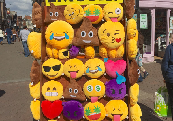 אמוג'ים - בלי קקי עצוב. צילום אילוסטרציה: פול קוניגהאוס, BigStock