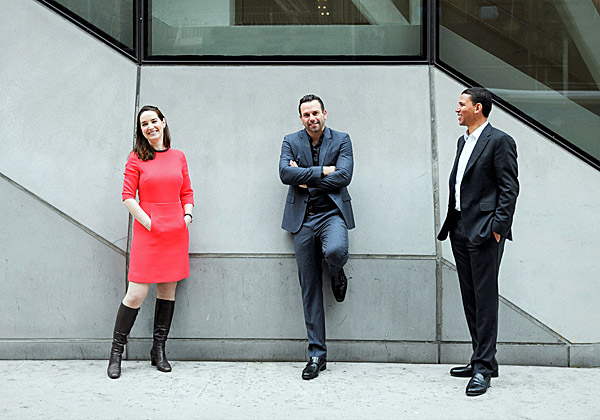 מימין: רוברט רפקין, מנכ"ל קומפאס; ד"ר אורי אלון, יו"ר החברה; ומהאל גבט, סמנכ"לית התפעול שלה. צילום: יח"צ