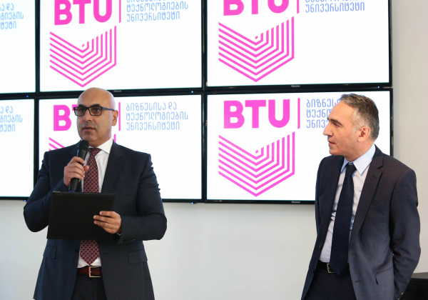 מימין לשמאל: הרקטור פרופ' מיכאל בתיאשוילי, רקטור אוניברסיטת BTU יחד עם מני בניש, מיוזמי שיתוף הפעולה וקונסול כבוד של גיאורגיה בישראל. צילום: יח"צ